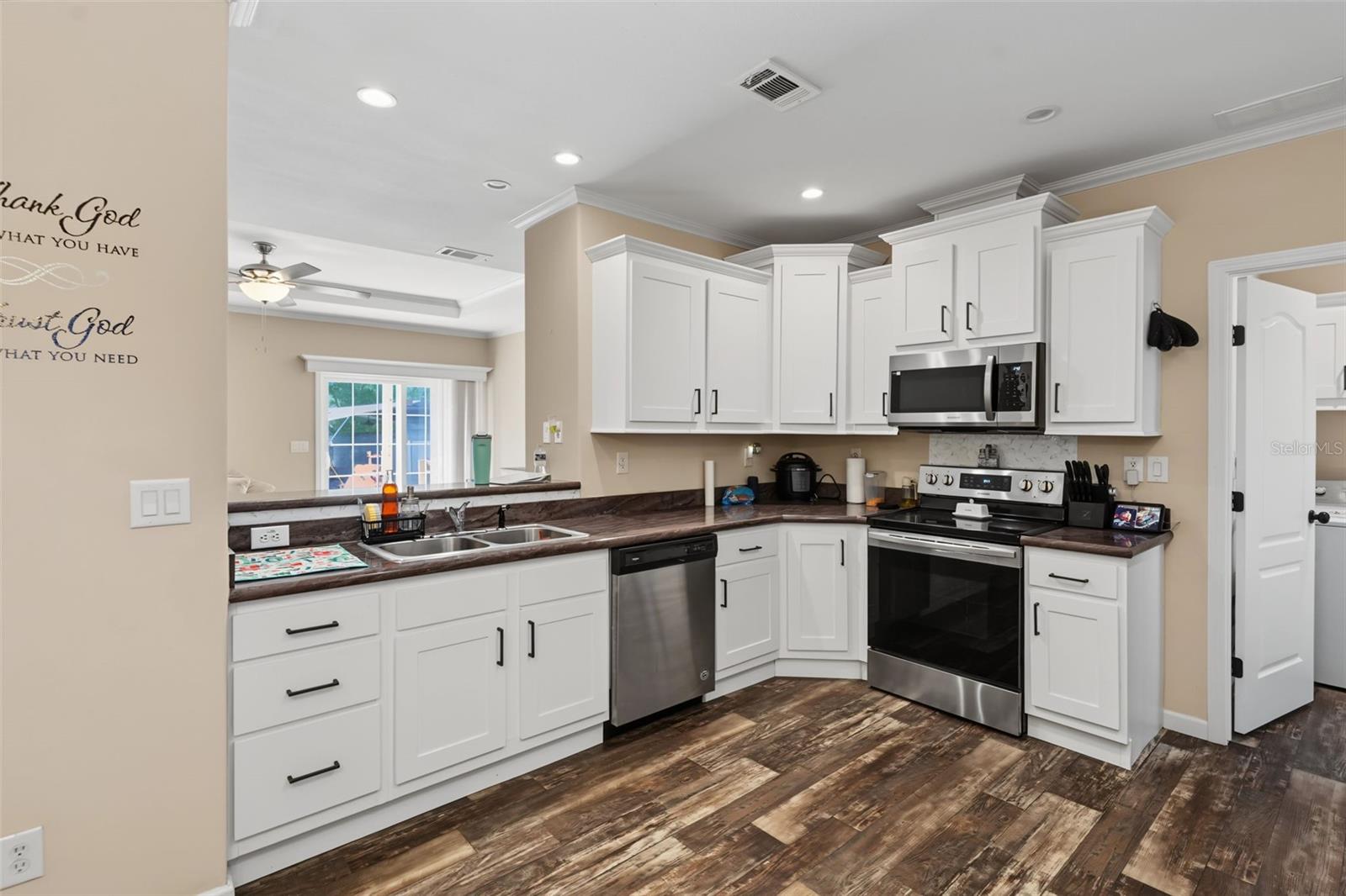 6415 Mangrove Dr, Wesley Chapel, FL 33544