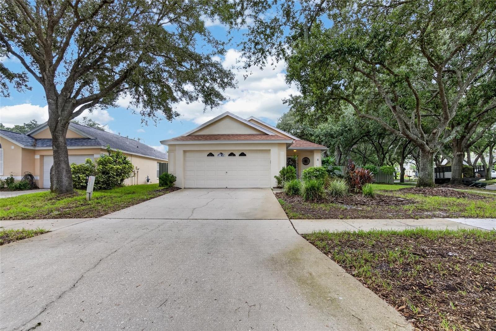 5848 Meadowpark Pl, Lithia, FL 33547