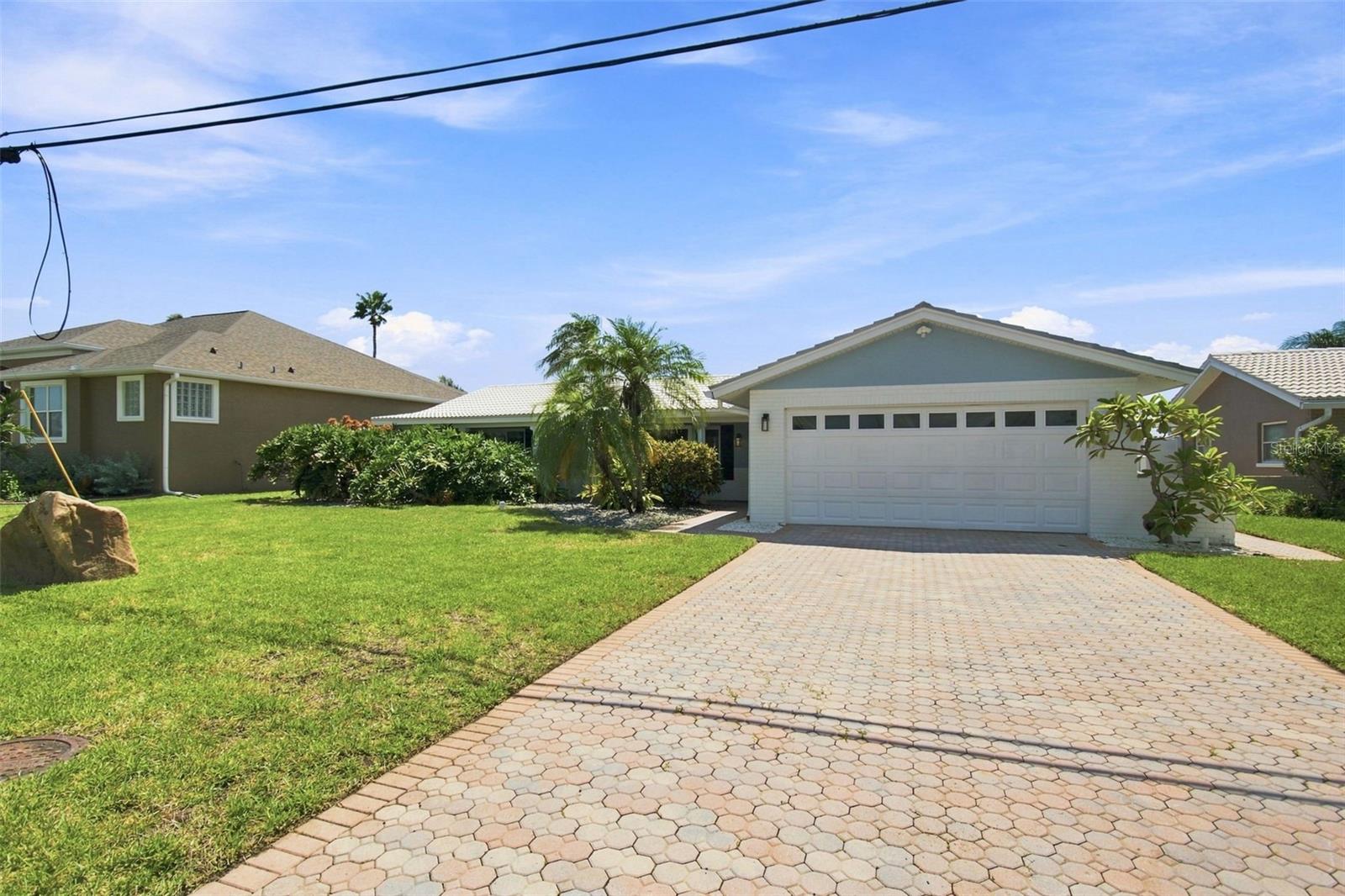 11900 7th St E, Treasure Island, FL 33706
