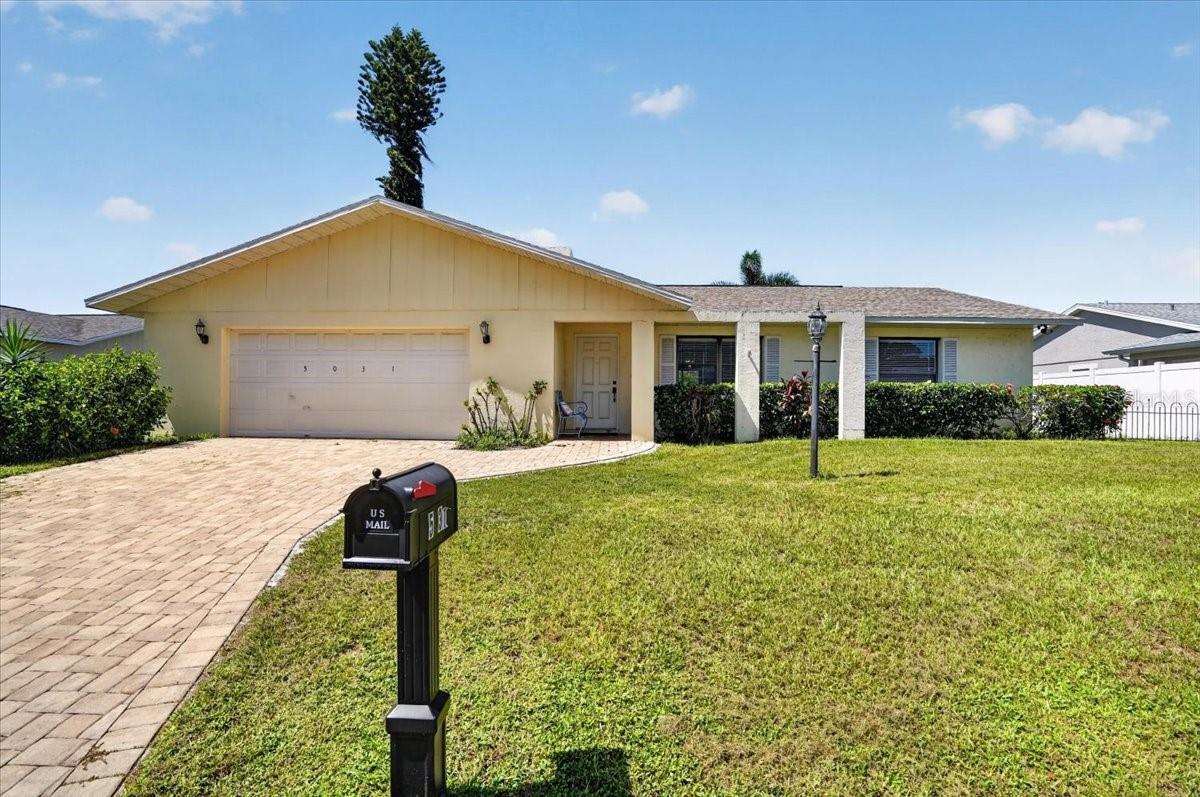 5031 Brandeis Cir S, Sarasota, FL 34243