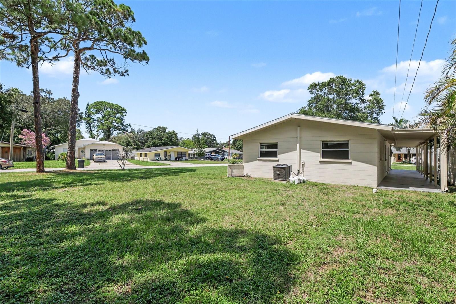 5585 Atlantic Ave N, St Petersburg, FL 33703