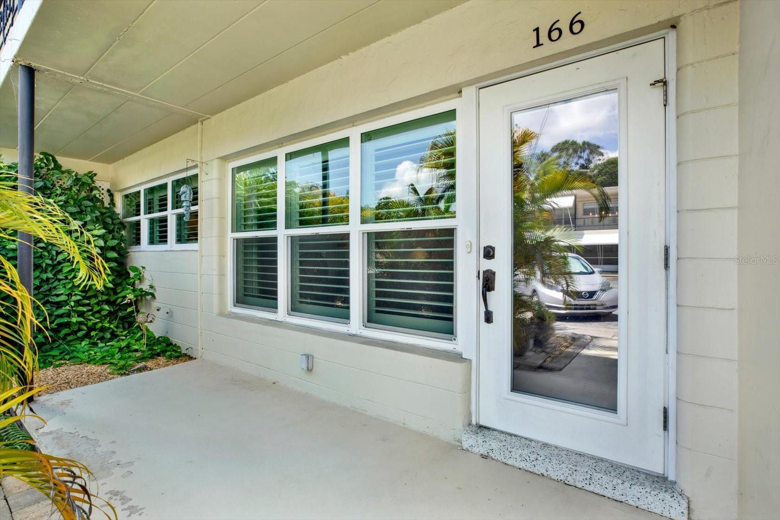 4032 57th St N #166, Kenneth City, FL 33709