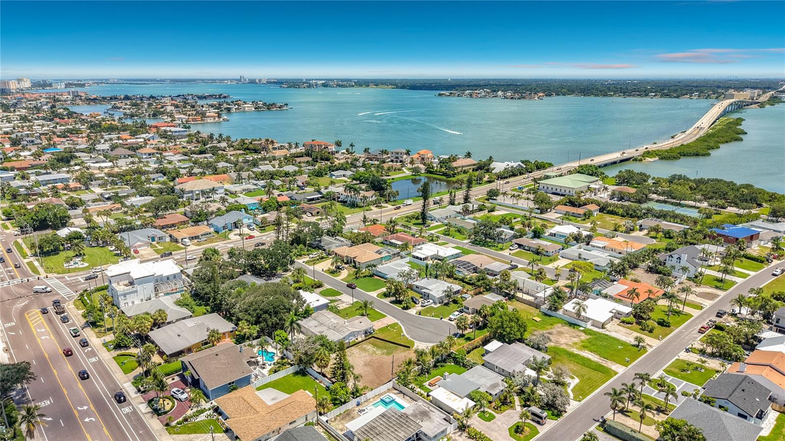 920 Palm Dr, Belleair Beach, FL 33786