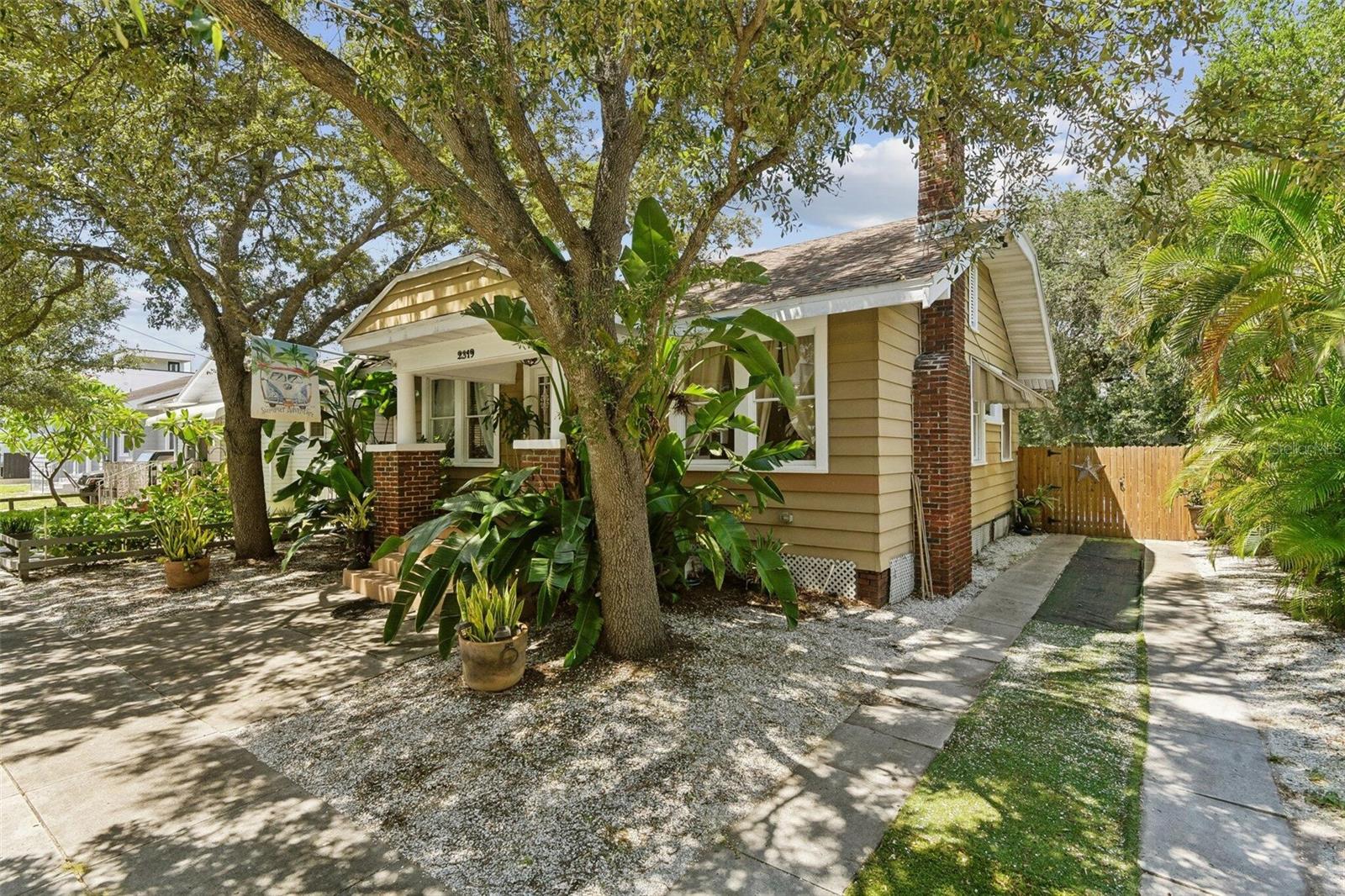 2319 W North B St, Tampa, FL 33609