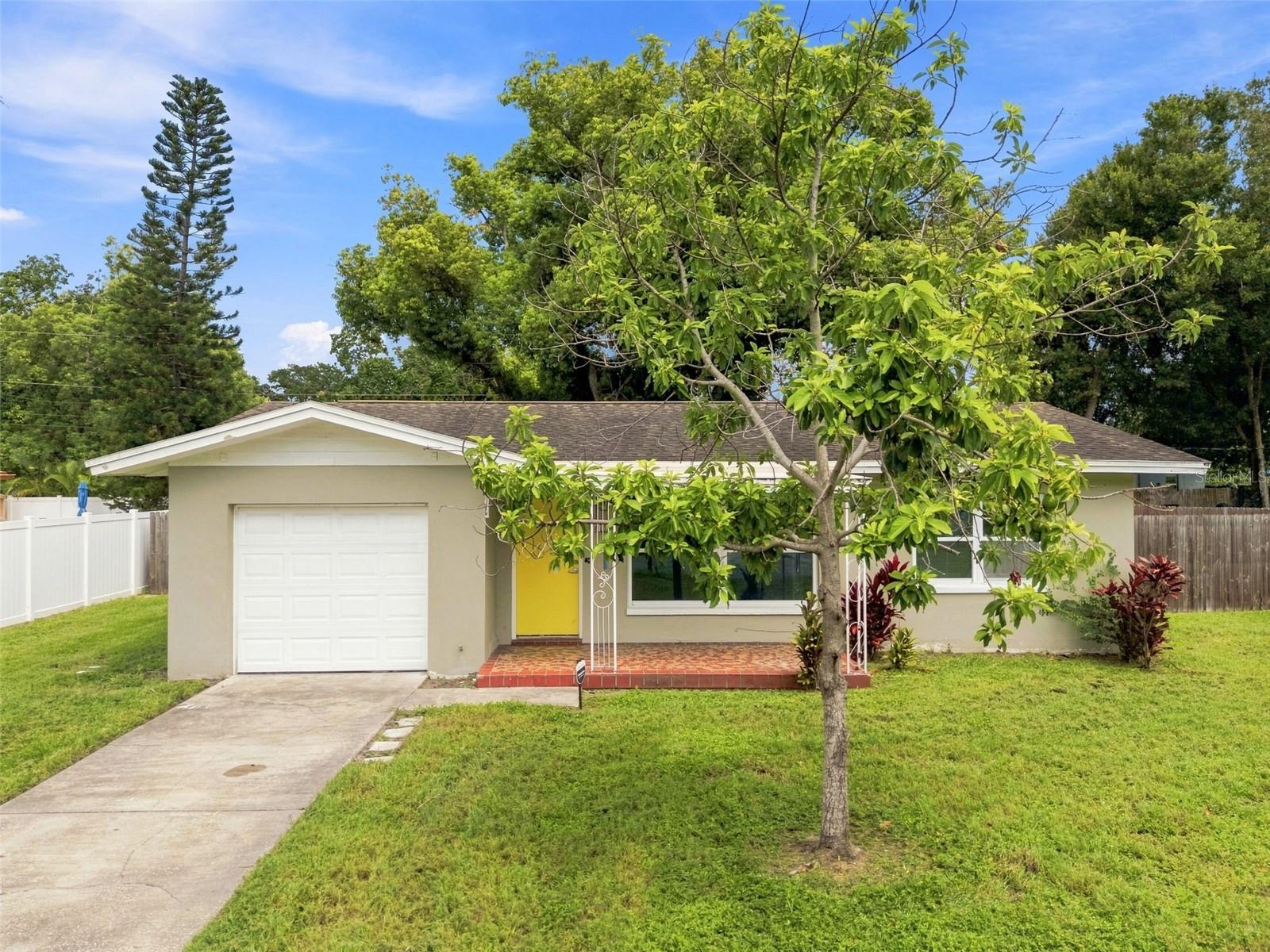 610 12th St NW, Largo, FL 33770