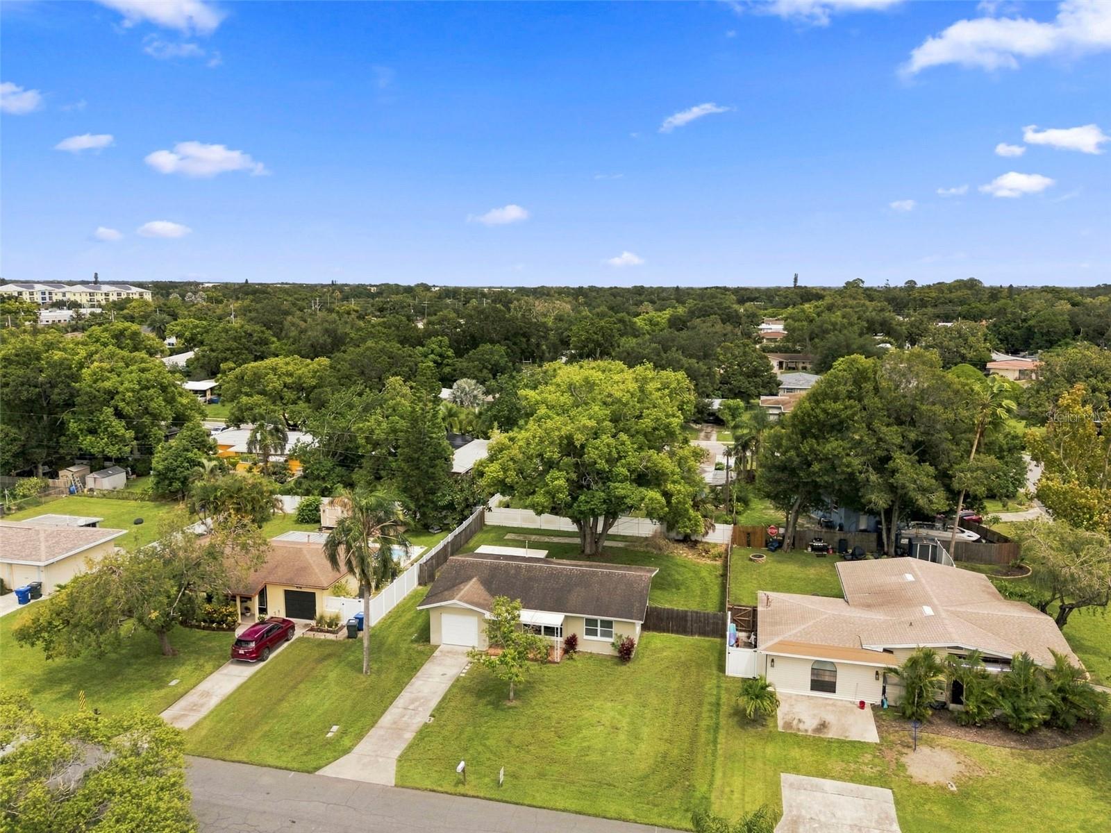 610 12th St NW, Largo, FL 33770