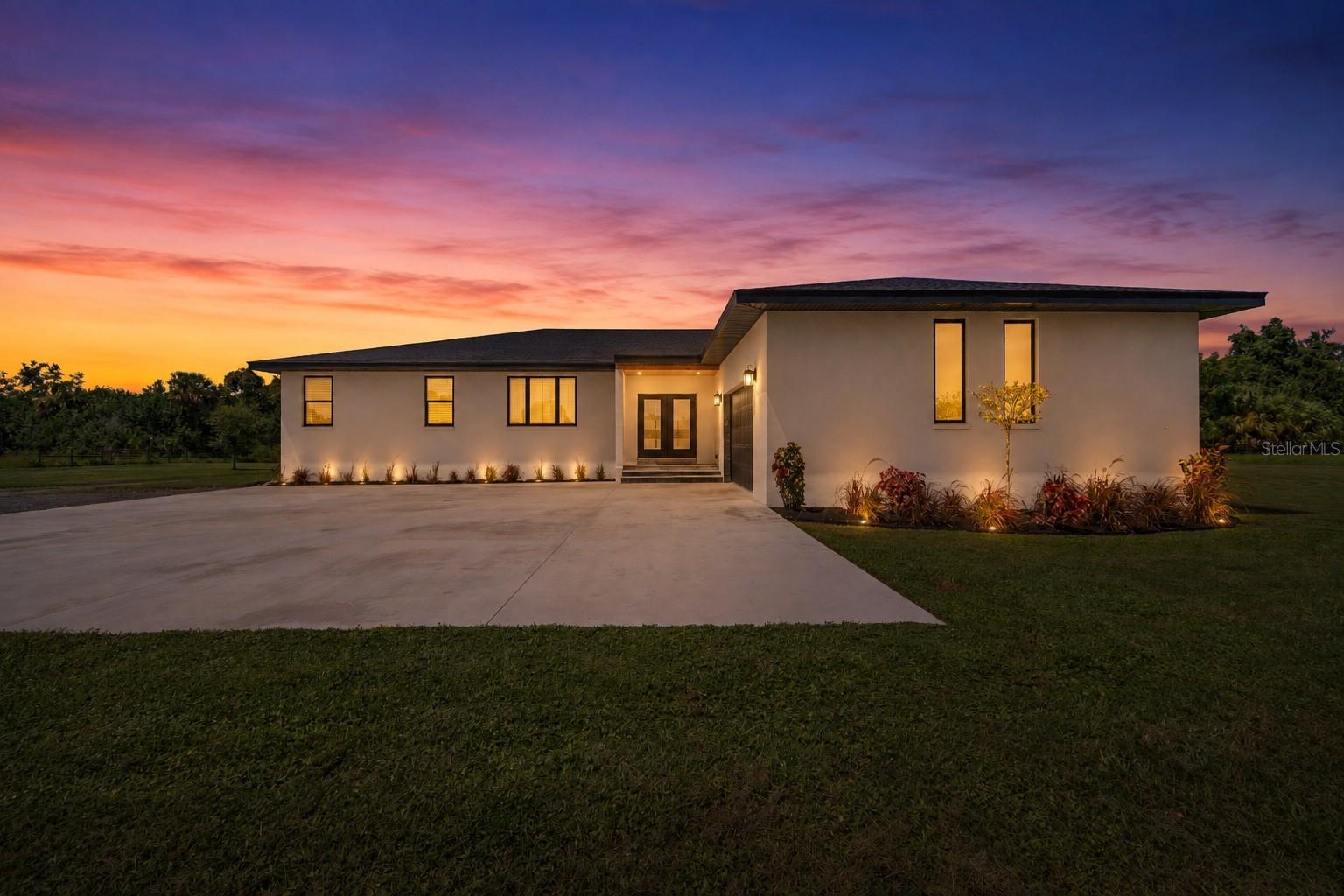 1810 37th St E, Palmetto, FL 34221