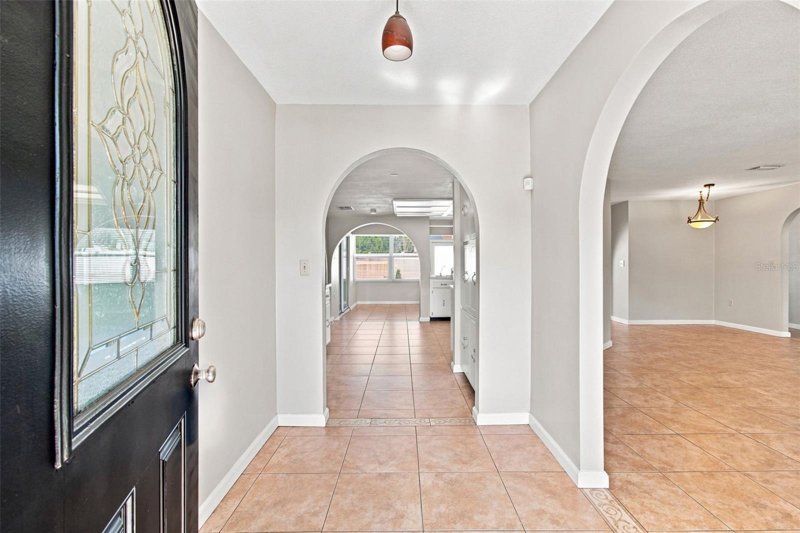 527 Wayfarer Dr, Tarpon Springs, FL 34689