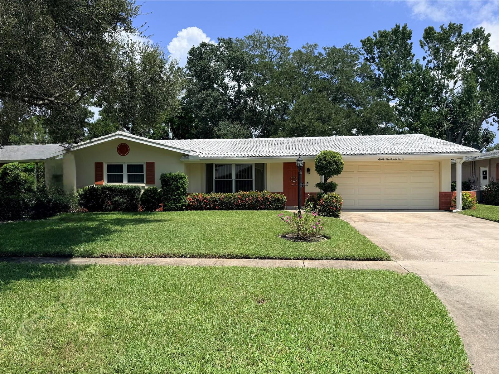 8927 Lakewood Dr, Seminole, FL 33772