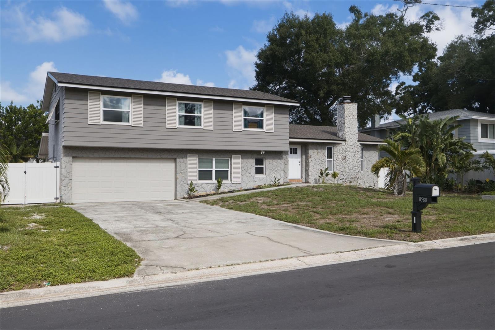 8580 139th Ln, Seminole, FL 33776
