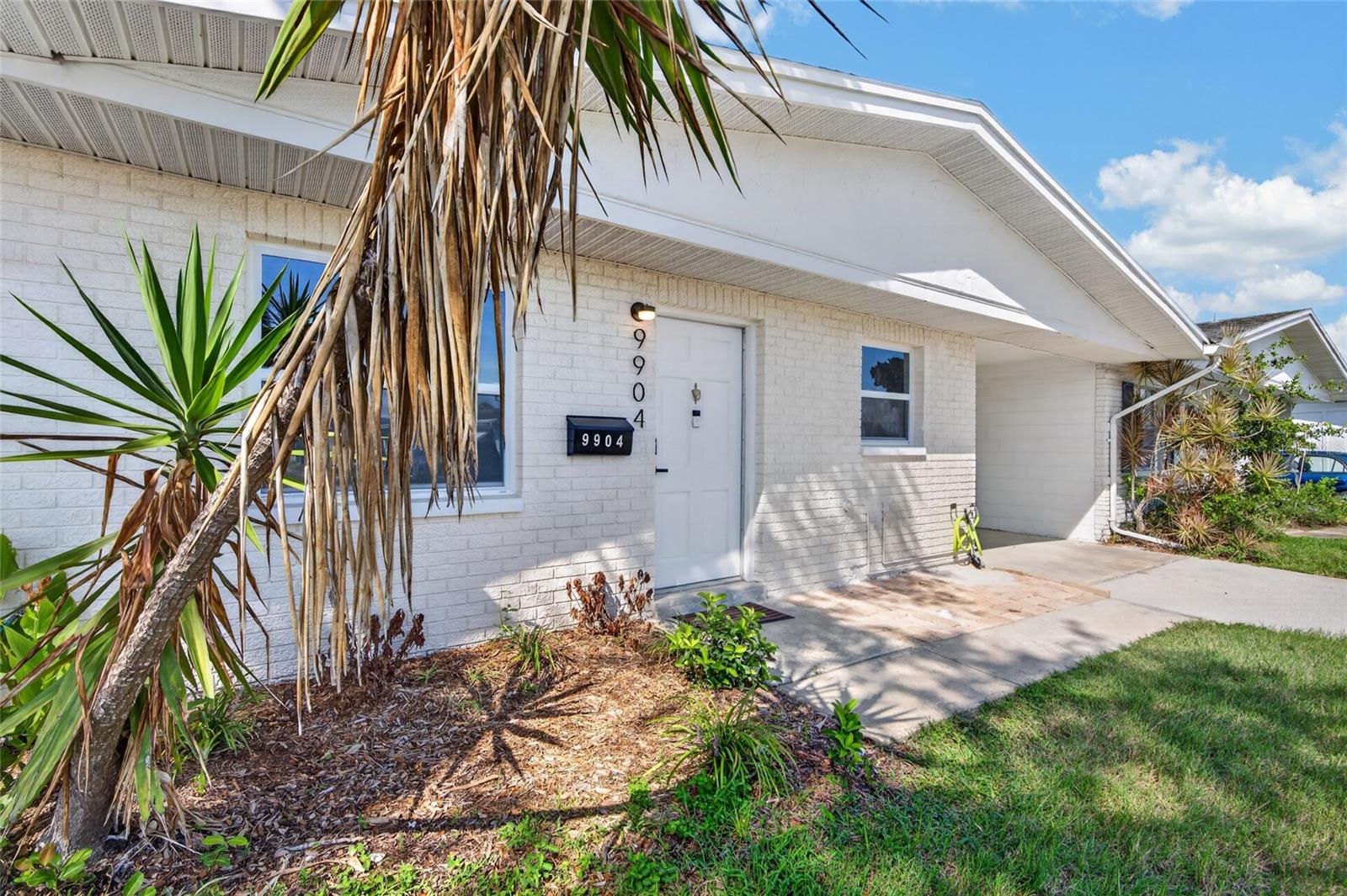 9904 Tulip St N, Pinellas Park, FL 33782