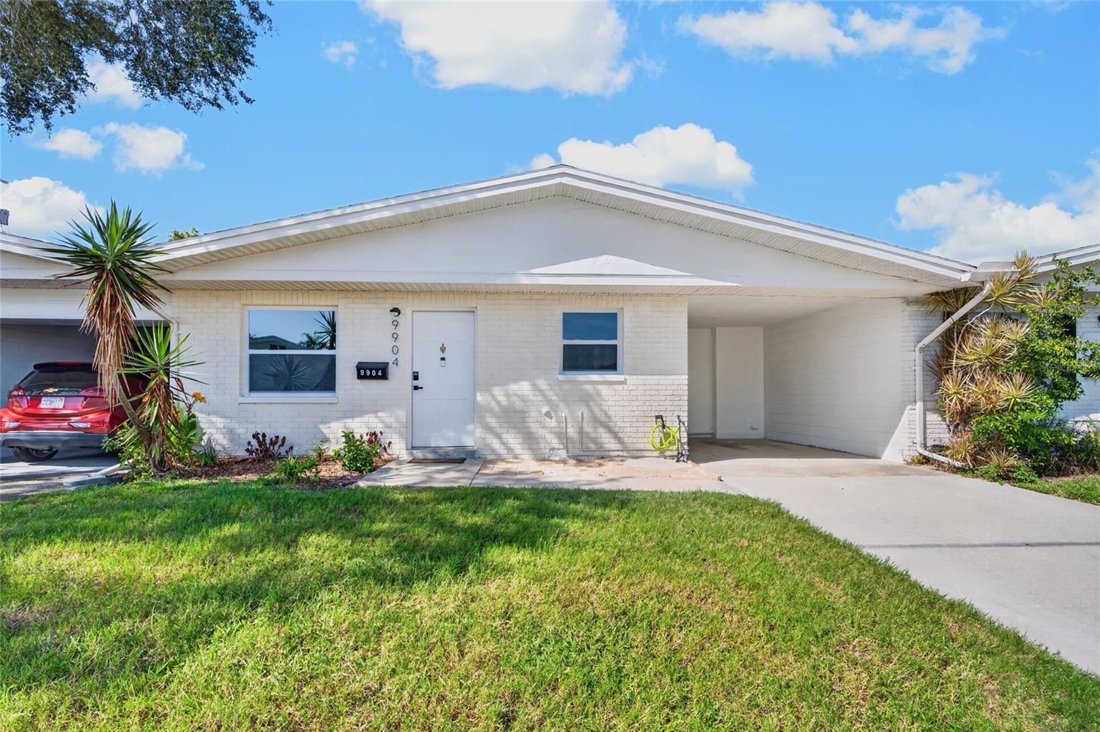 9904 Tulip St N, Pinellas Park, FL 33782
