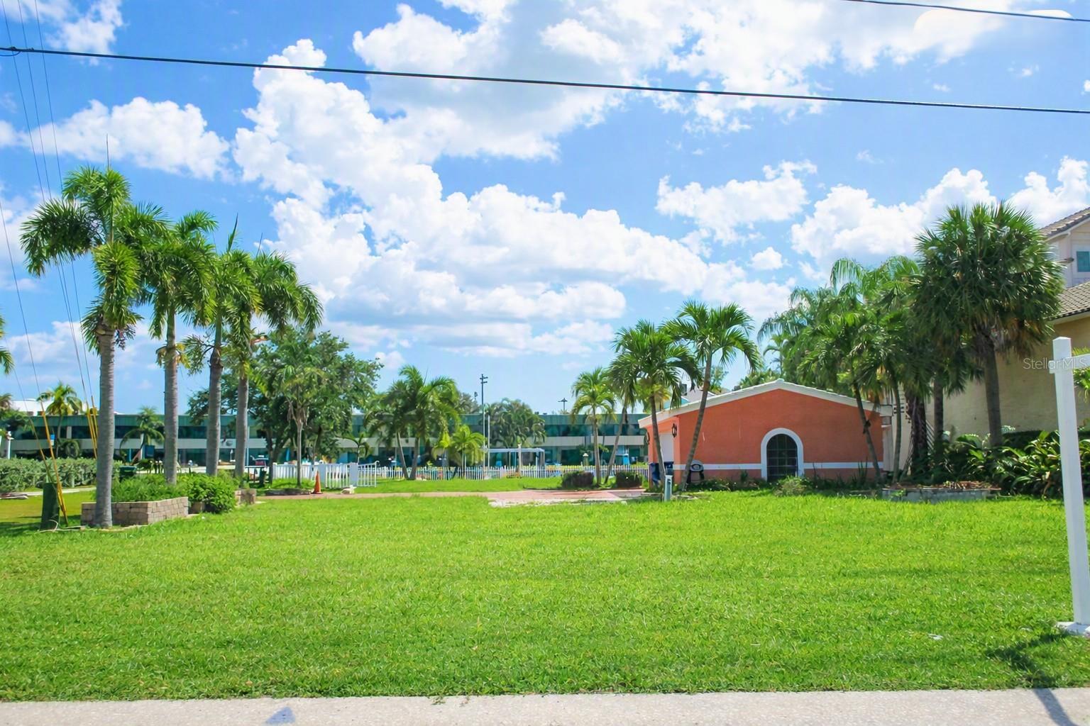 11855 1st St E, Treasure Island, FL 33706