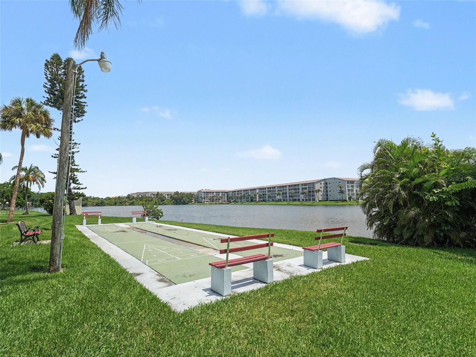 4023 Lake Bayshore Dr #112, Bradenton, FL 34205