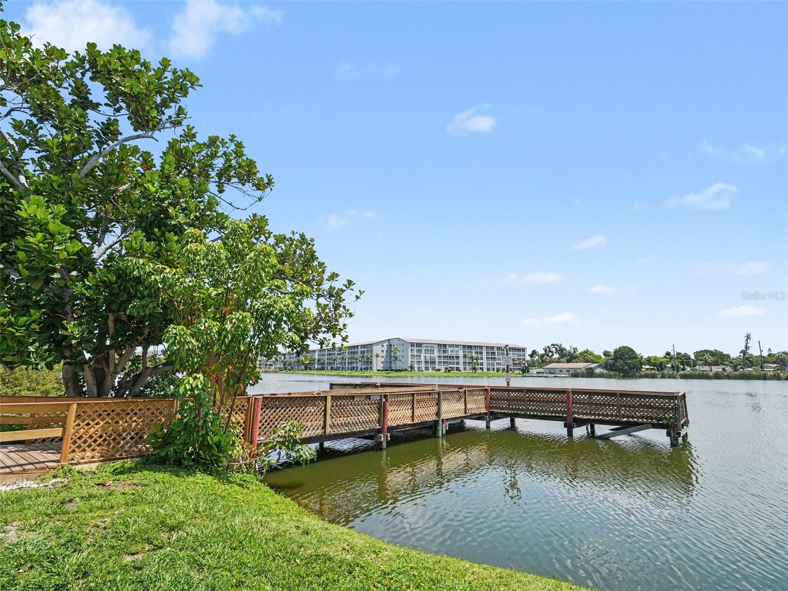 4023 Lake Bayshore Dr #112, Bradenton, FL 34205
