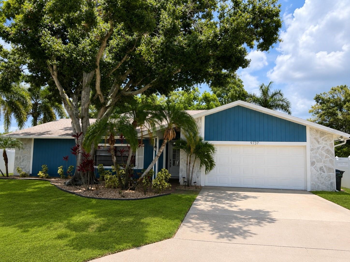 9737 135th St, Seminole, FL 33776