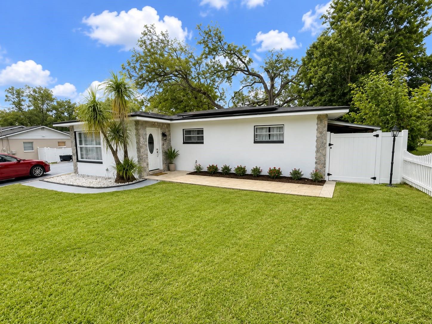8907 El Portal Dr, Tampa, FL 33604