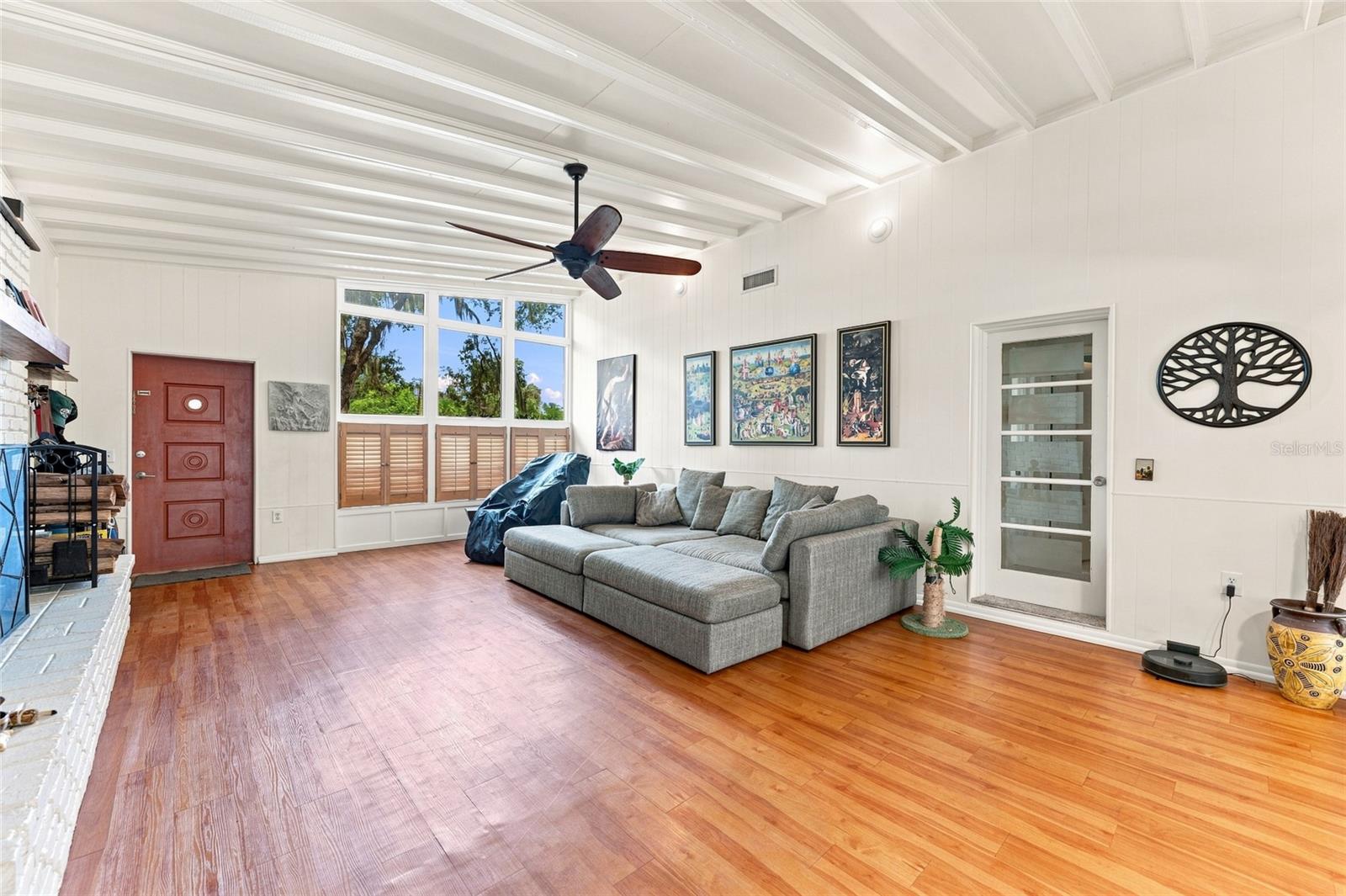 809 E River Dr, Temple Terrace, FL 33617