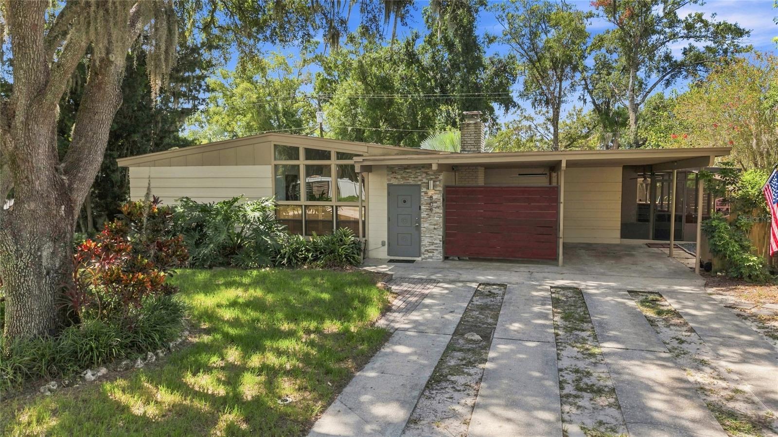 809 E River Dr, Temple Terrace, FL 33617