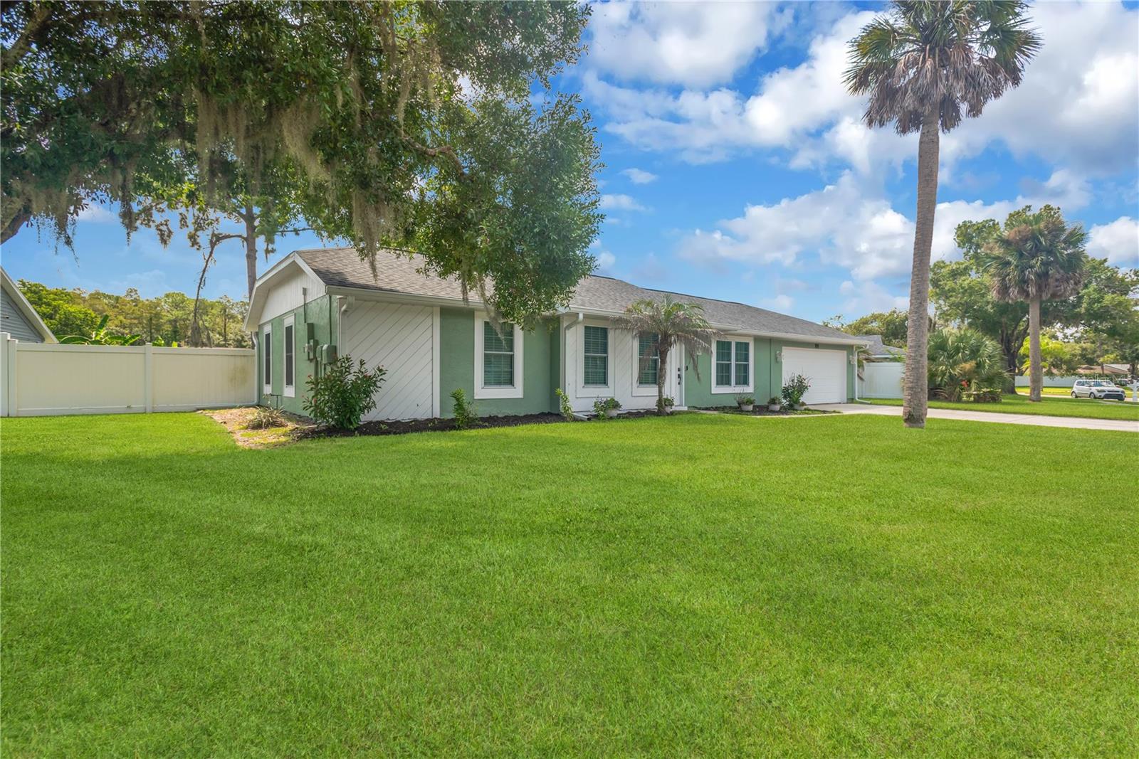 819 Jacaranda Dr, Oldsmar, FL 34677