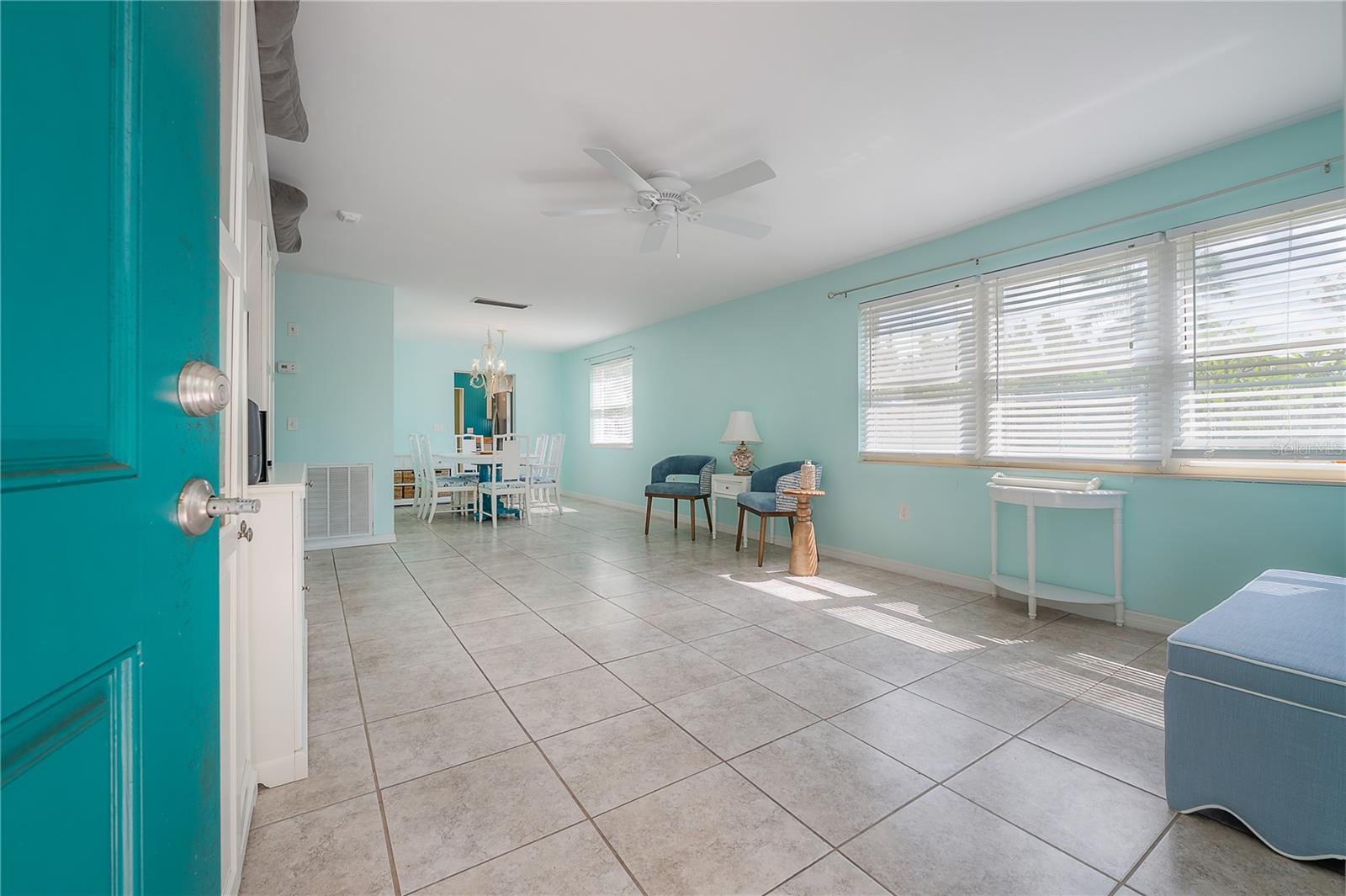 2960 59th St S #101, Gulfport, FL 33707