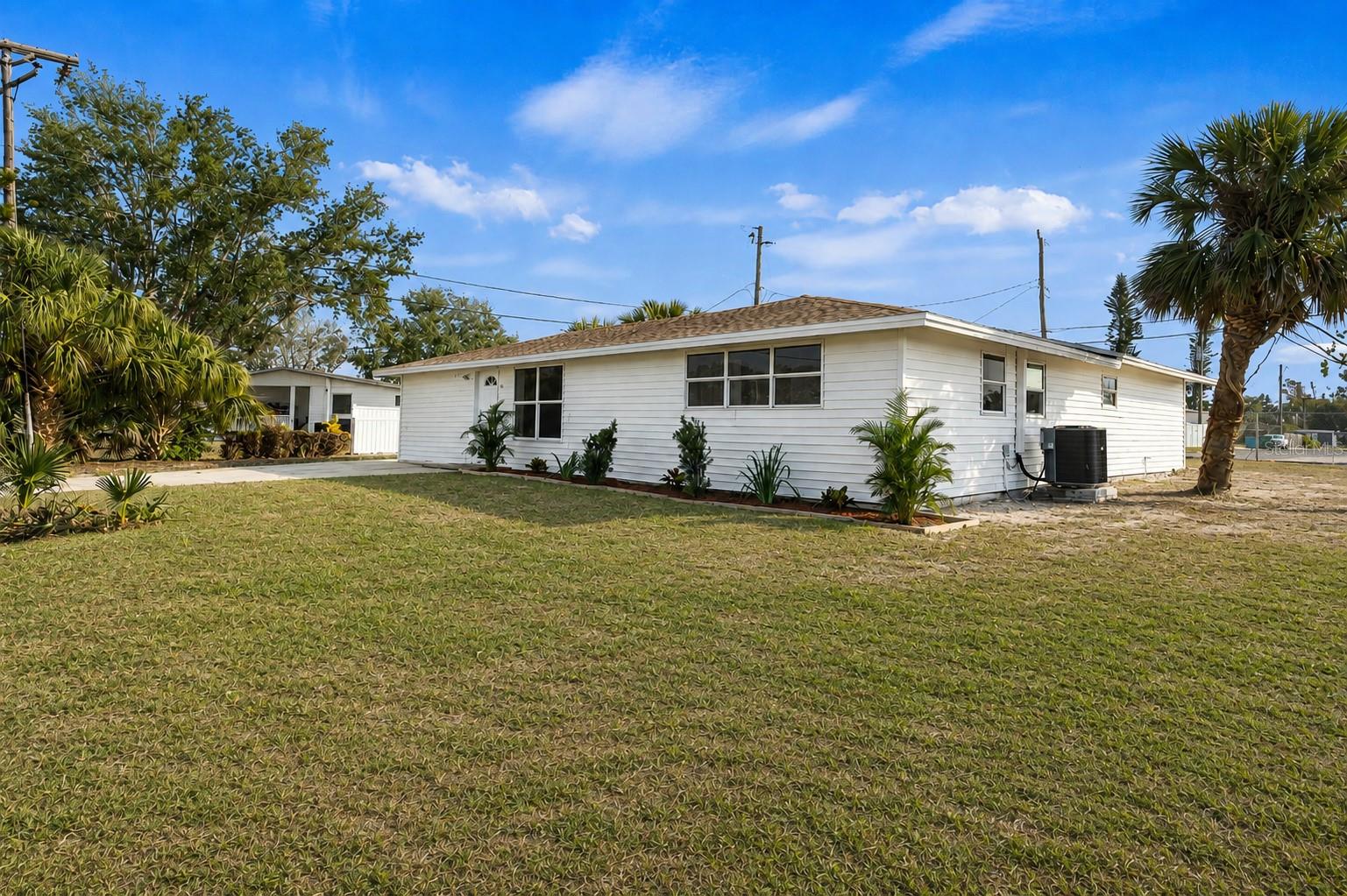 6211 Cornell Rd, Bradenton, FL 34207