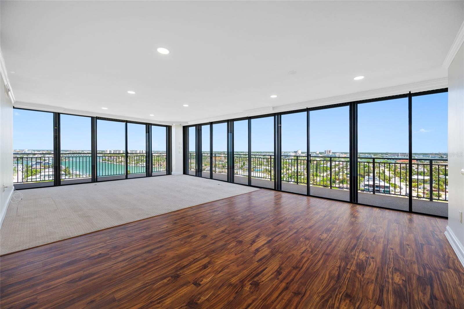 7600 Bayshore Dr #1206, Treasure Island, FL 33706