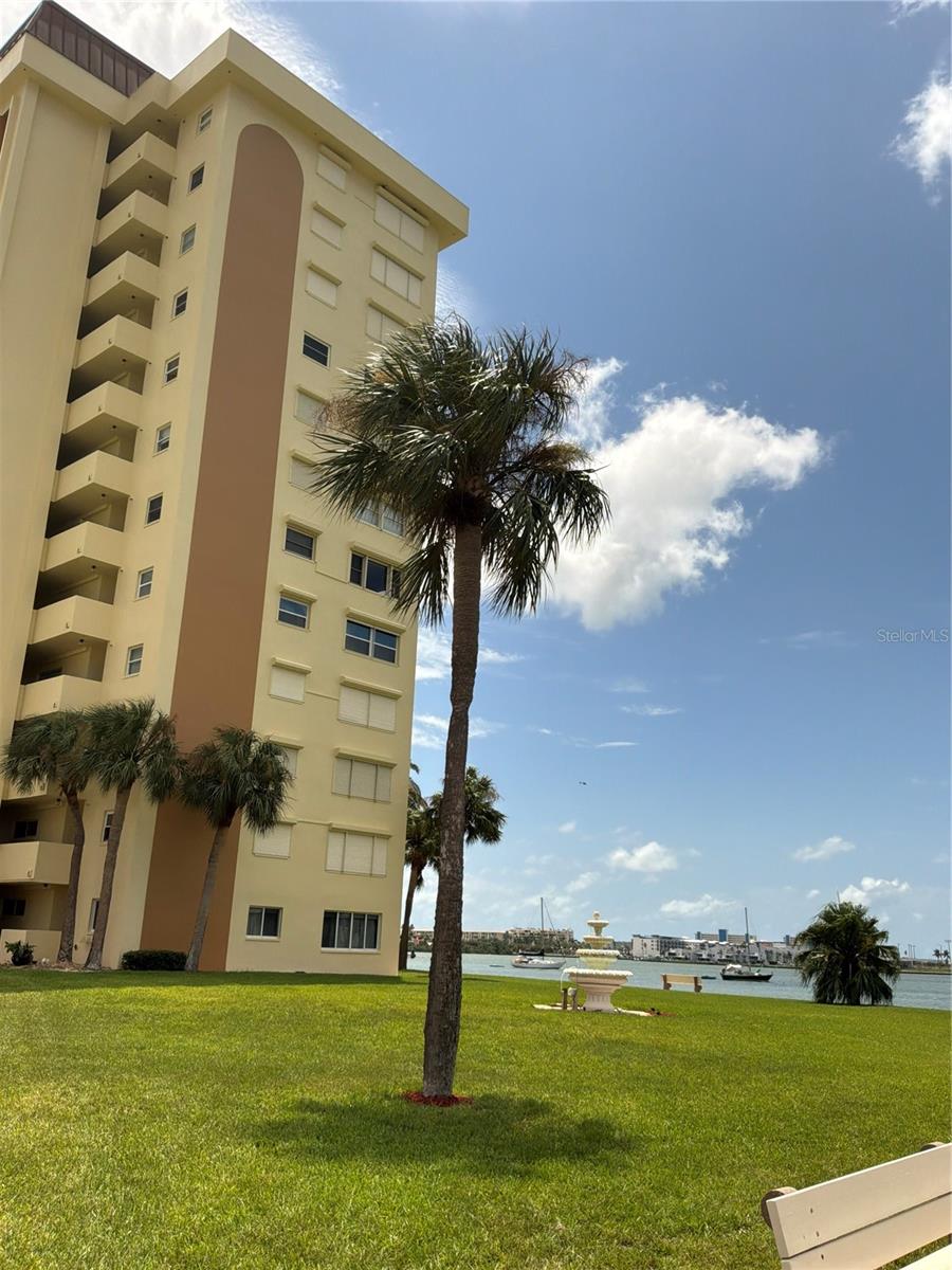 4525 Cove Cir #1107, St Petersburg, FL 33708