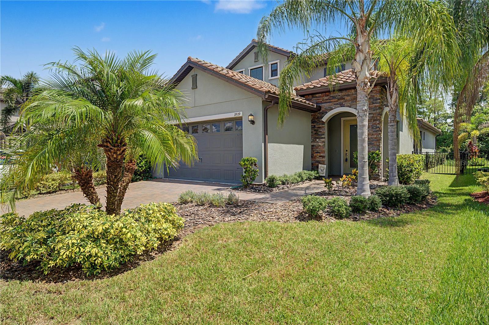 19539 Roseate Dr, Lutz, FL 33558