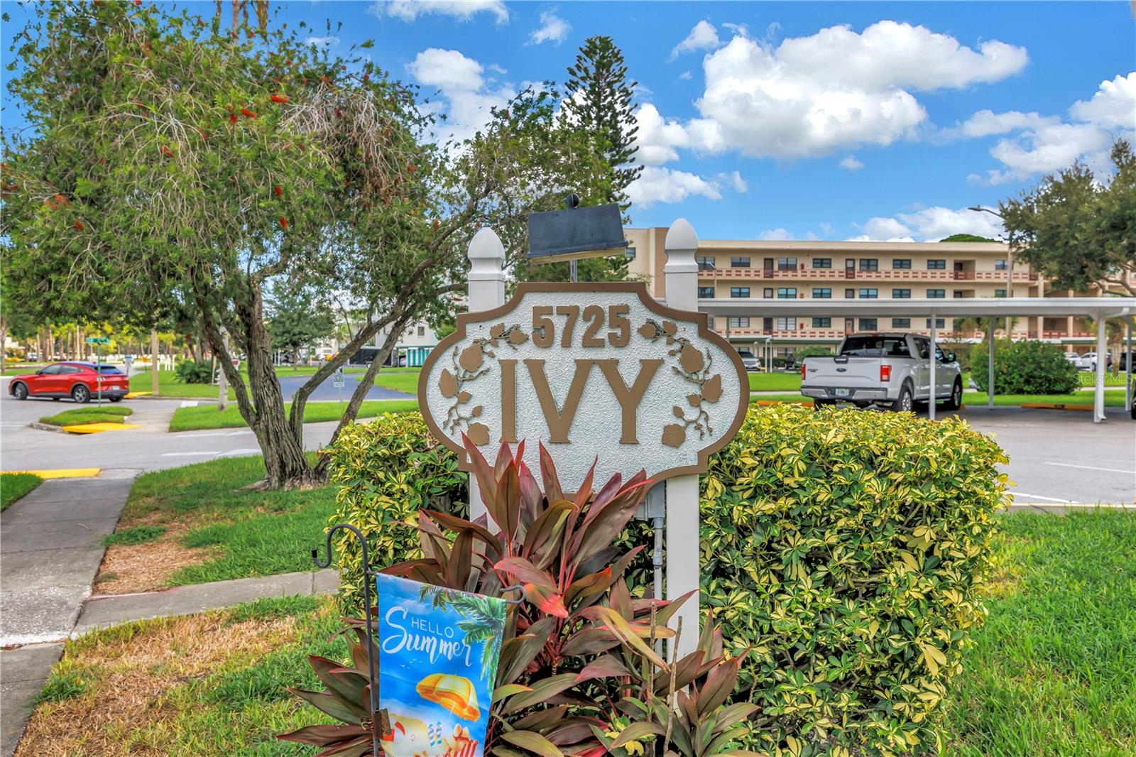 5725 80th St N #106, St Petersburg, FL 33709