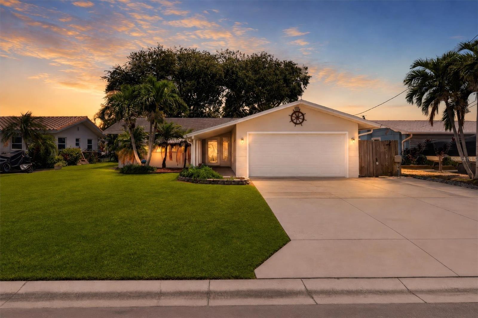 541 Lillian Dr, Madeira Beach, FL 33708