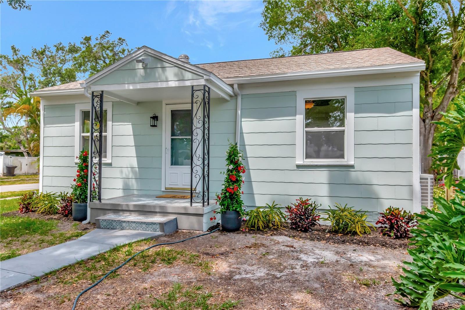 1419 55th St S, Gulfport, FL 33707
