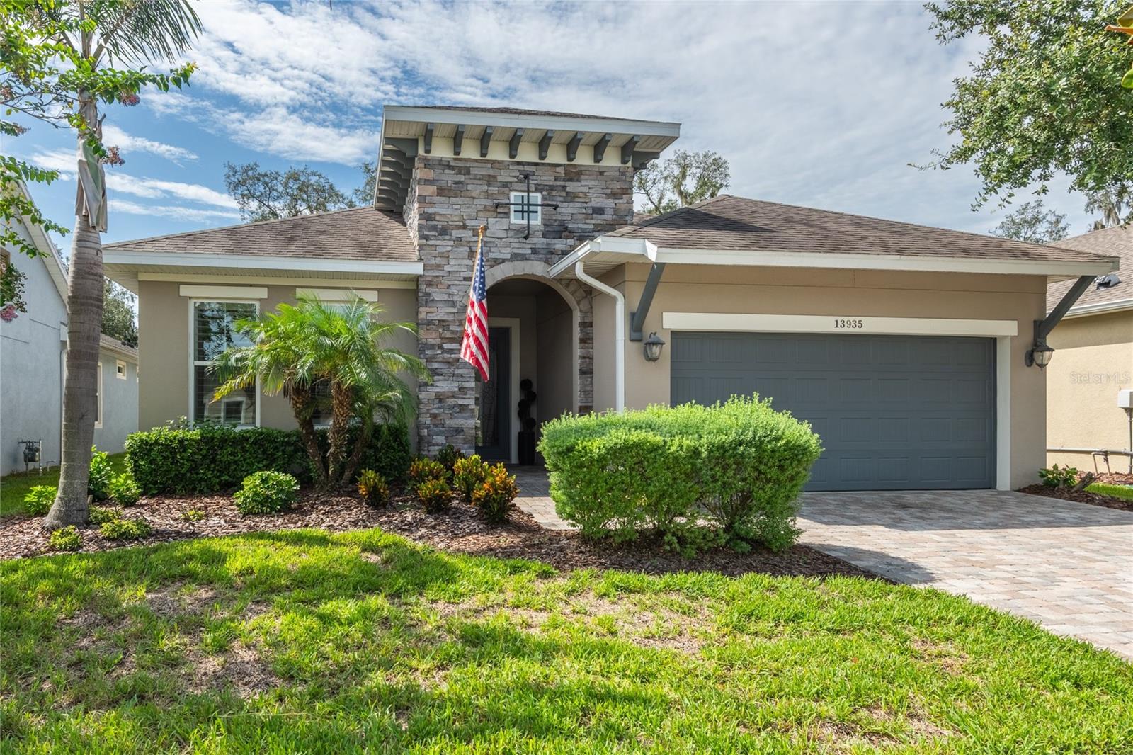 13935 Natures Reserve Dr, Lithia, FL 33547
