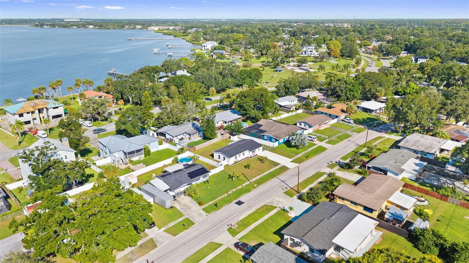 310 Country Club Dr, Oldsmar, FL 34677