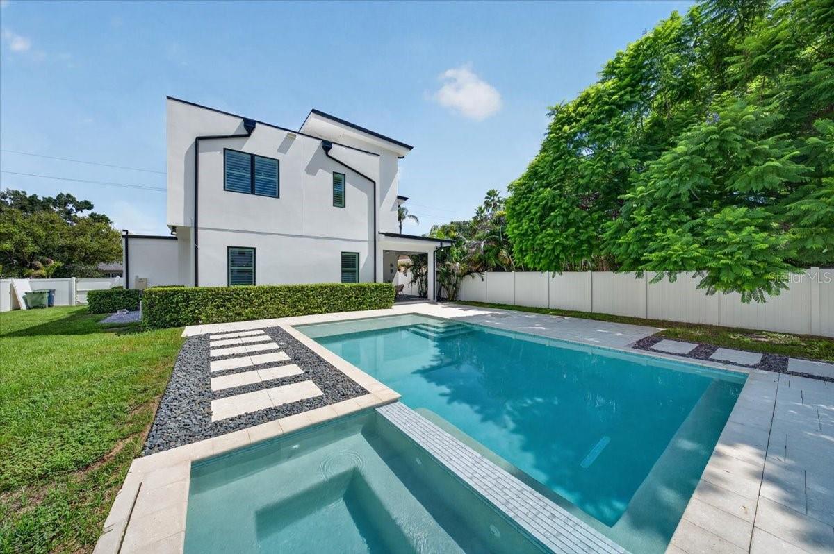 1308 W Plymouth St, Tampa, FL 33603