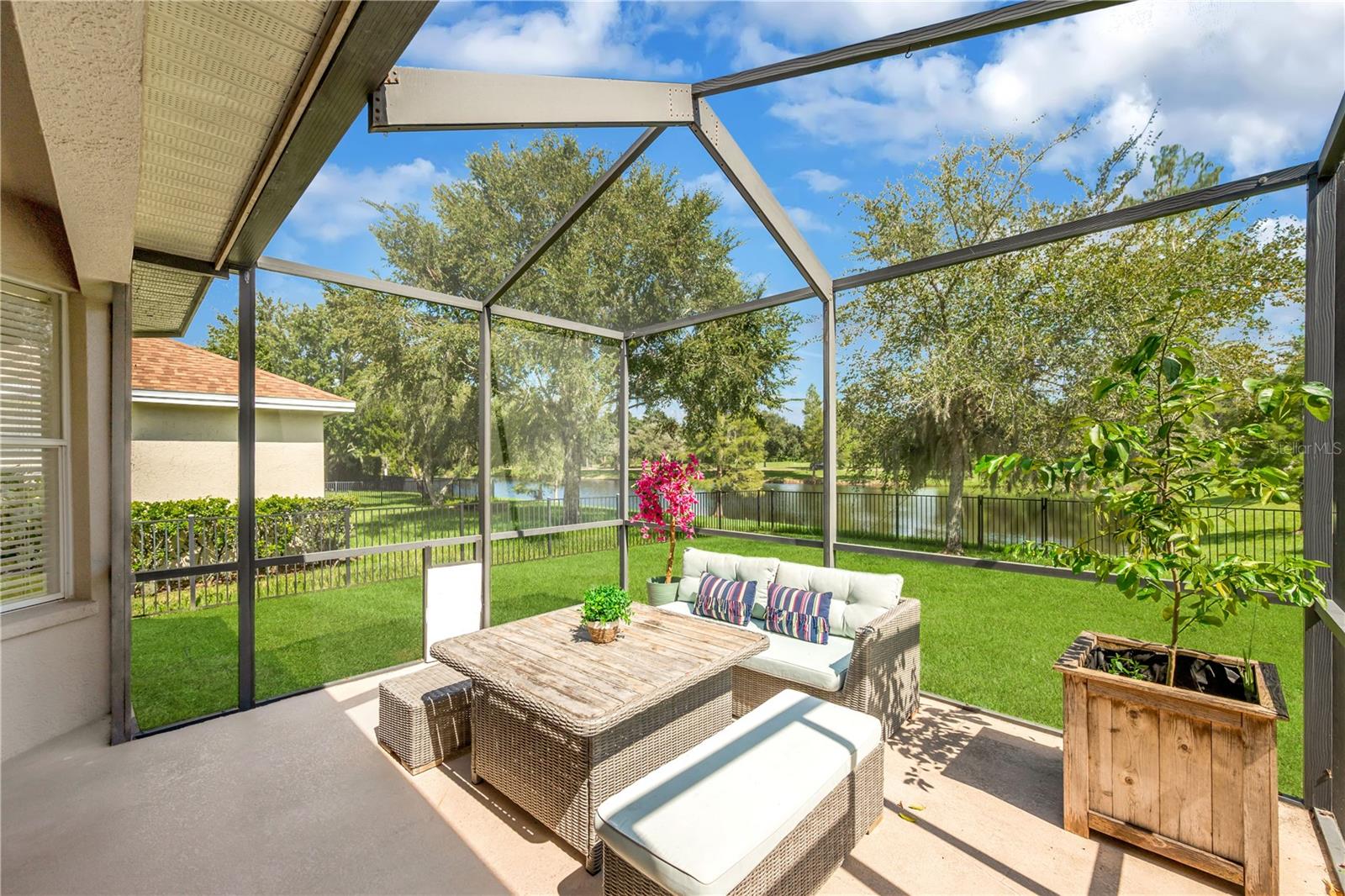8406 Lagerfeld Dr, Land O Lakes, FL 34637