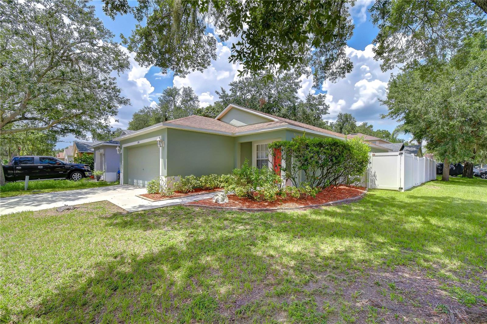 8736 Morrison Oaks Ct, Temple Terrace, FL 33637