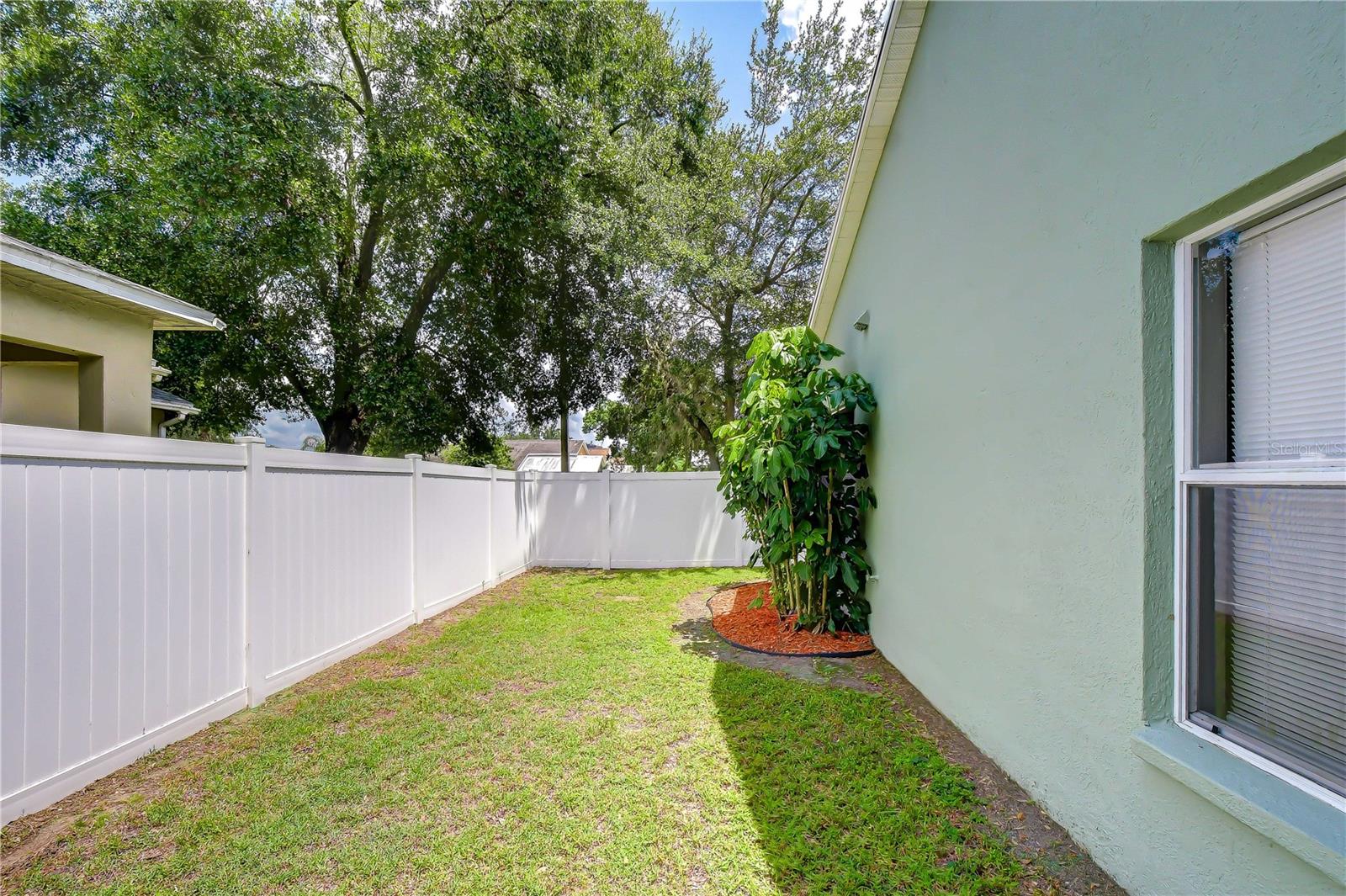 8736 Morrison Oaks Ct, Temple Terrace, FL 33637