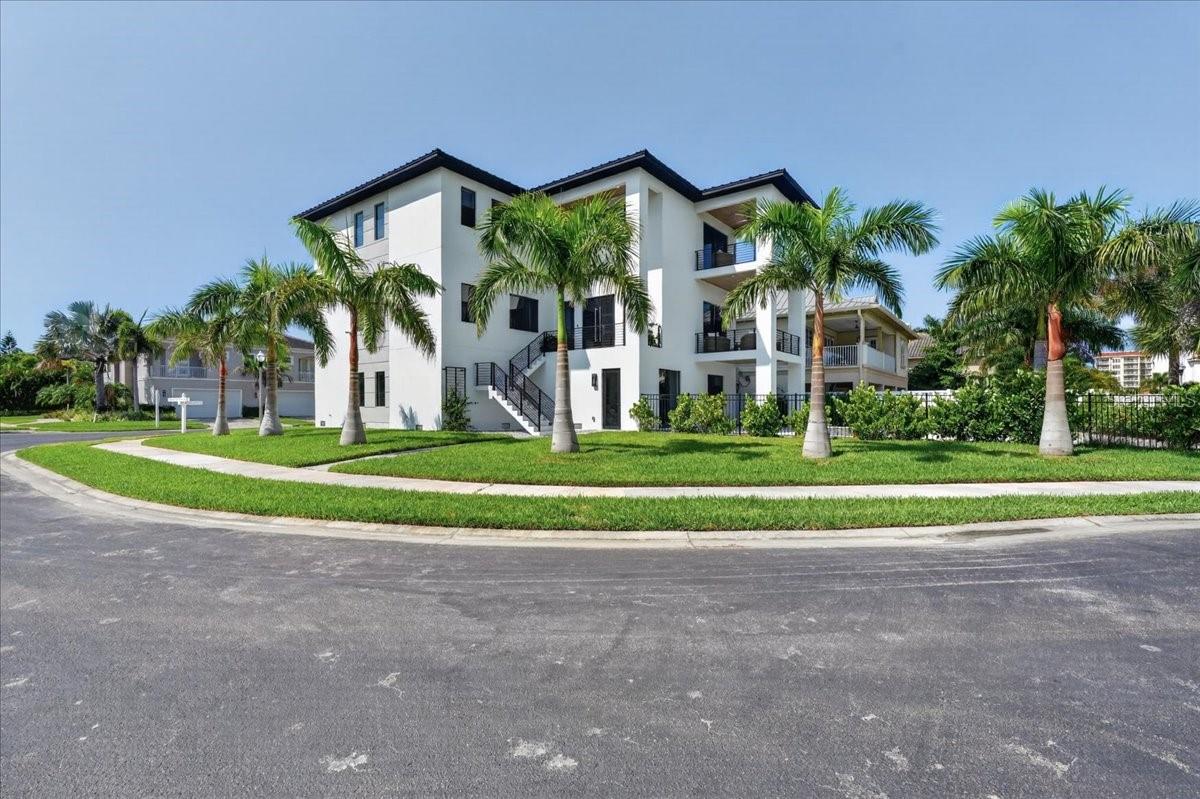 116 Wimbledon Ct, Redington Shores, FL 33708