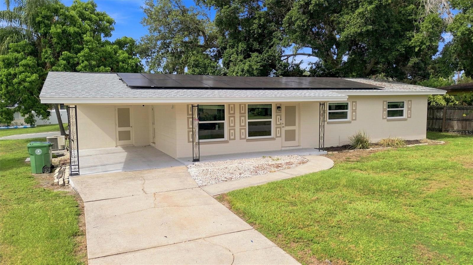1906 15th Avenue Dr W, Bradenton, FL 34205