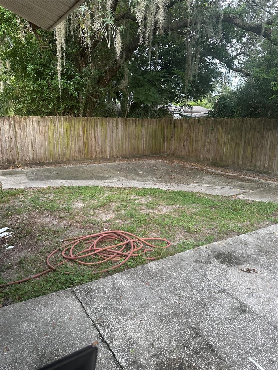 4605 E Yukon St, Tampa, FL 33617