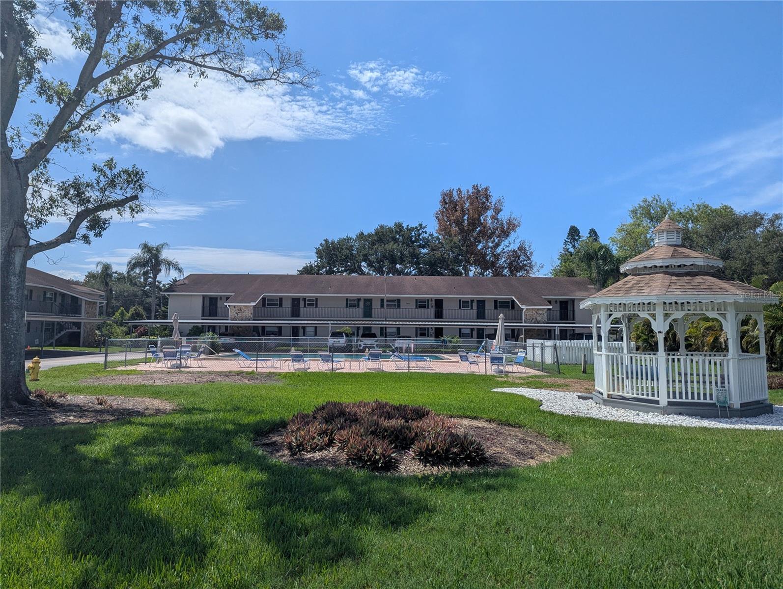 9881 113th St #220, Seminole, FL 33772