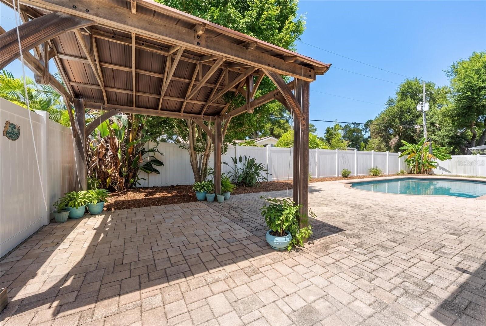 10928 118th St, Seminole, FL 33778