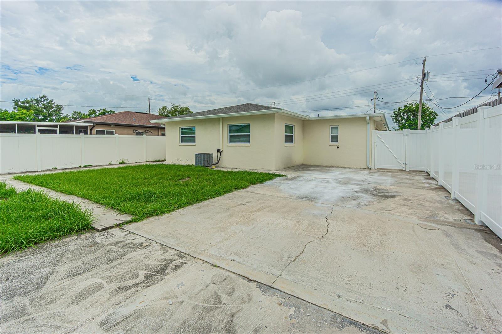 3320 W Leroy St, Tampa, FL 33607
