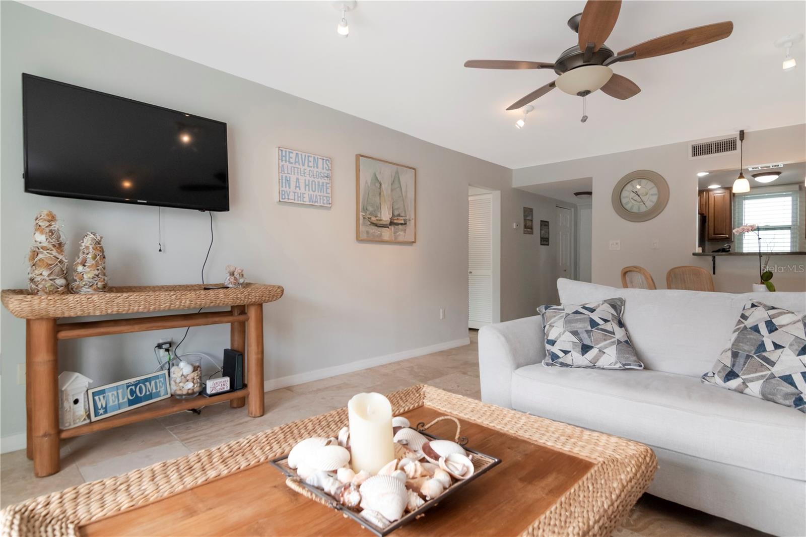 464 N Paula Dr #211, Dunedin, FL 34698