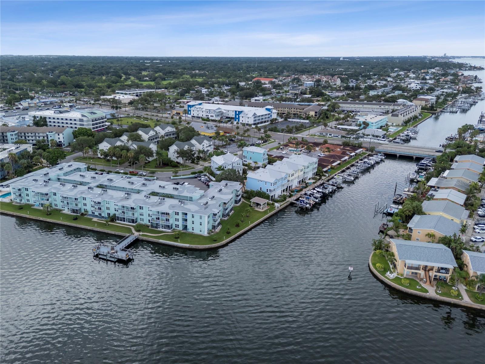 464 N Paula Dr #211, Dunedin, FL 34698