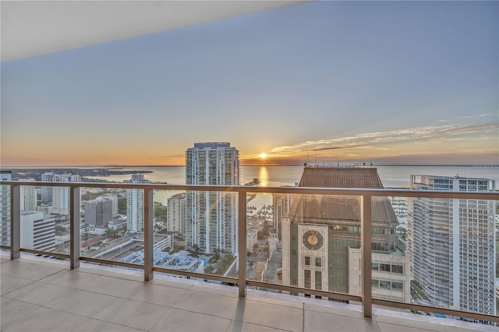 275 1st Ave S #3704, St Petersburg, FL 33701