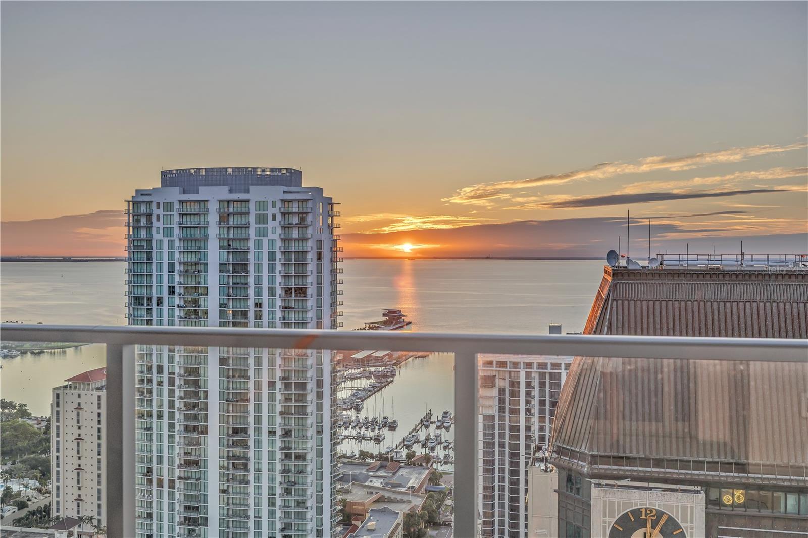 275 1st Ave S #3704, St Petersburg, FL 33701