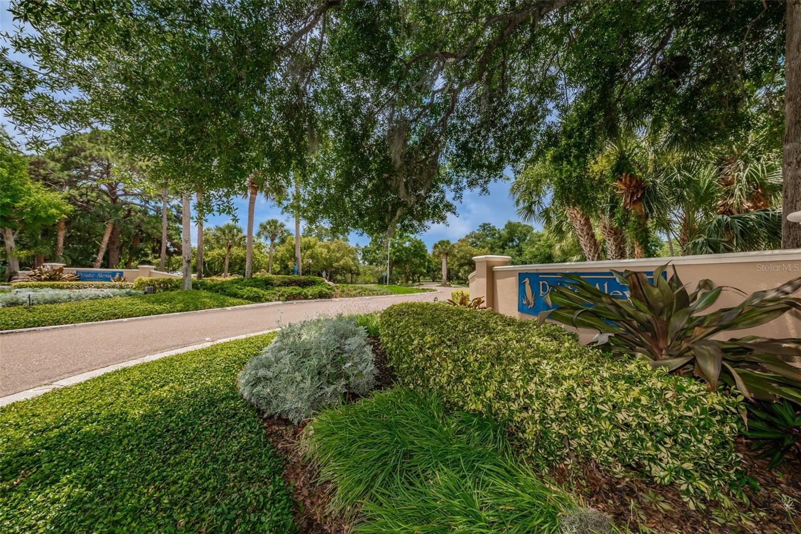 1001 Pond View Ct, Tarpon Springs, FL 34689