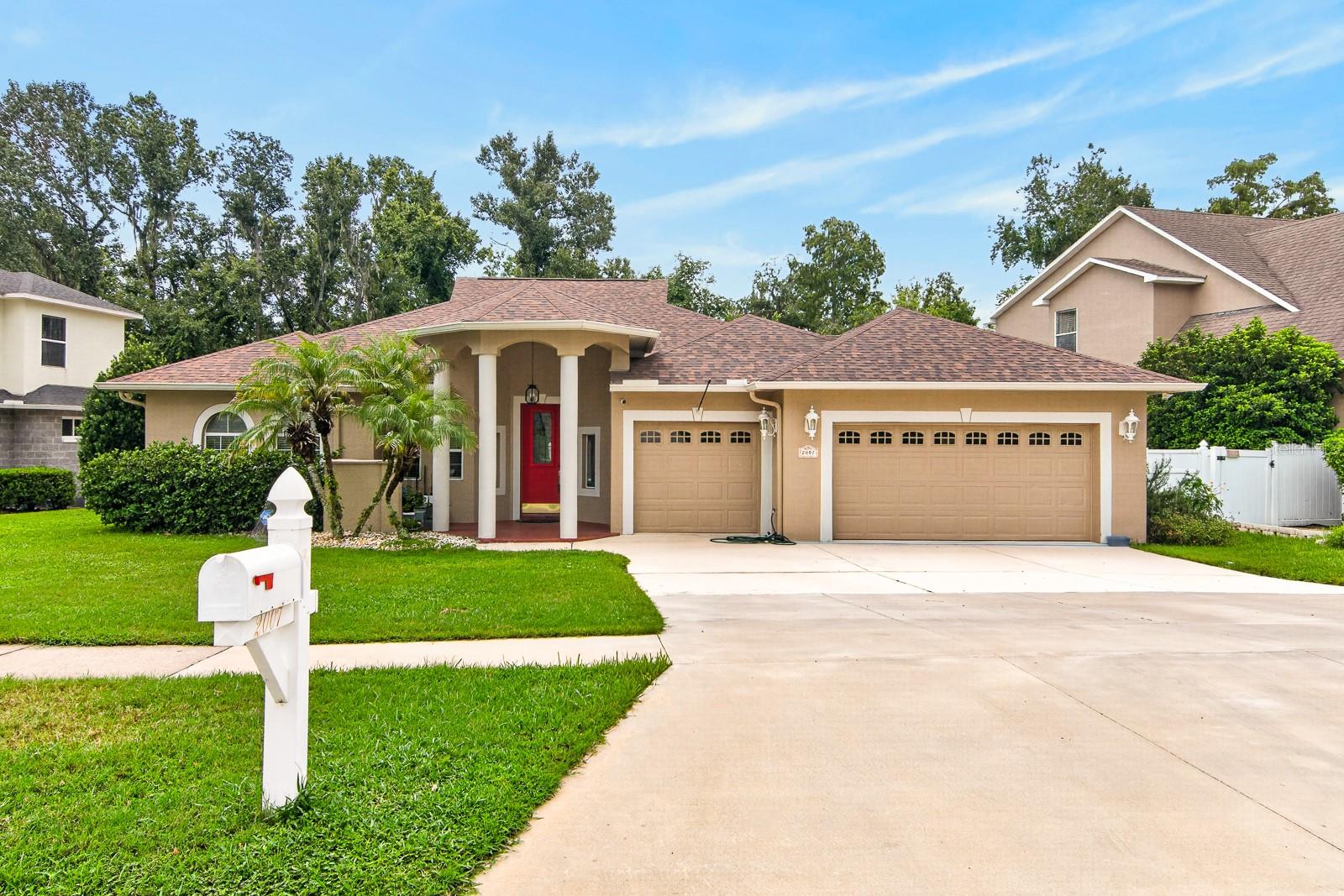 2007 River Crossing Dr, Valrico, FL 33596